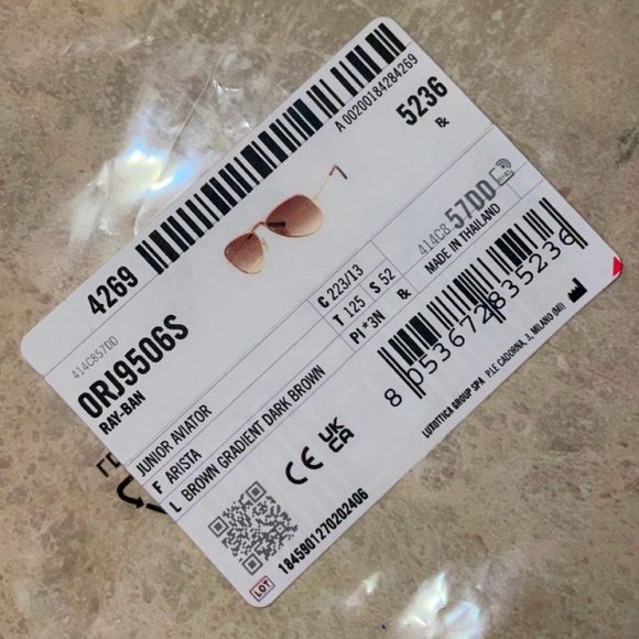 Kids Ray-Ban Aviator Sunglasses - Picture 2 of 4